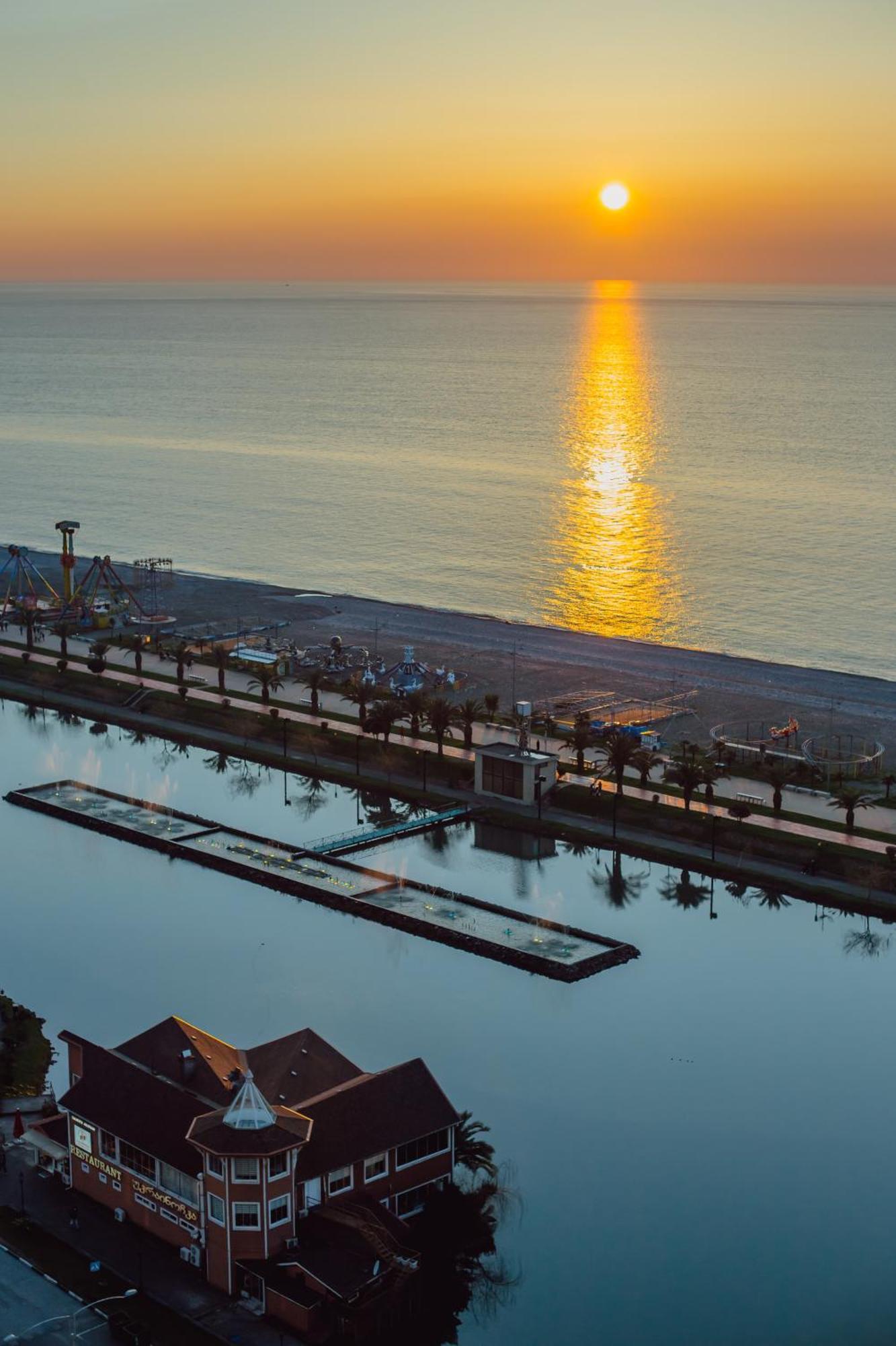 Batumi Deluxe Apartments Luaran gambar